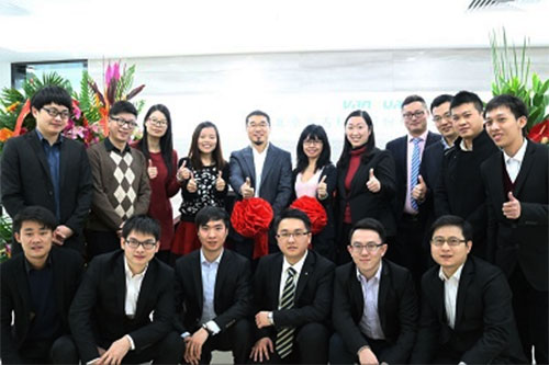 尊龙凯时科技与前来祝贺的eHR系统用户合影