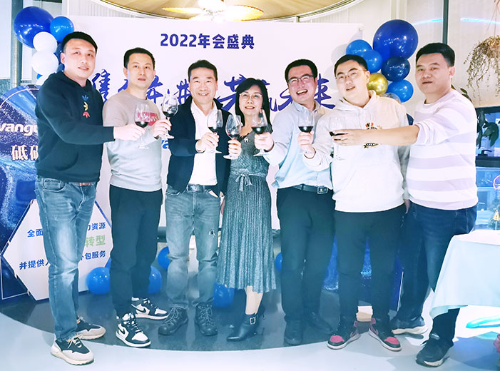 古科技年会部分职员喜庆合影